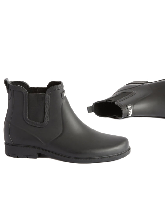Noir coloured Aigle Mens Carville M2 Ankle Wellingtons on white background #colour_noir