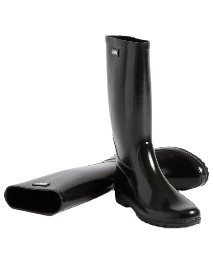 Noir coloured Aigle Womens Eliosa Wellingtons on white background #colour_noir
