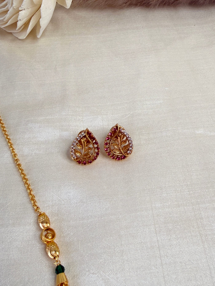 Antique Gold Leaf Design Teardrop Pendent With Bead Chain Set