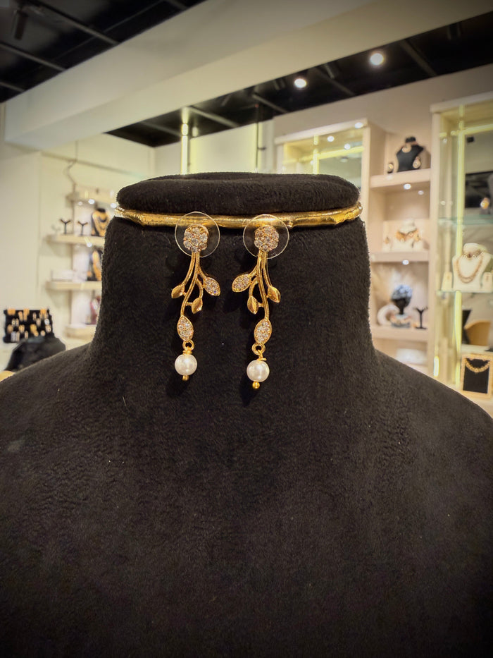 Classic Pearl Leaf Choker Necklace Set