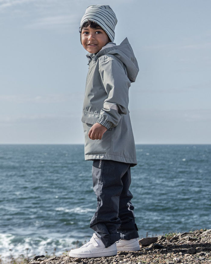 Navy coloured Didriksons Childrens Avan Pants 2 on sea background #colour_navy
