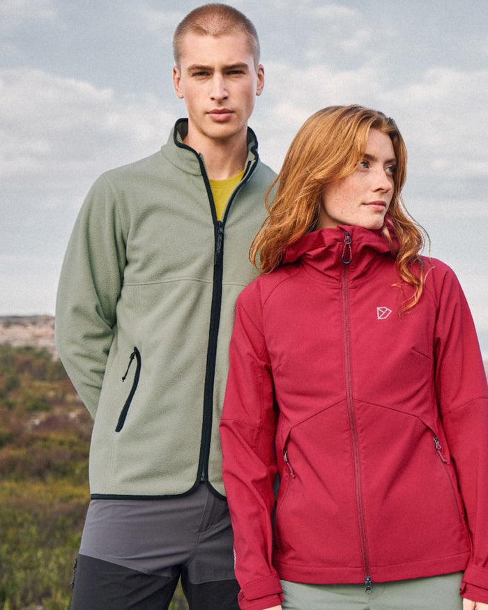 Wilted Leaf coloured Didriksons Mens Hans Windproof Full Zip Fleece on outdoor background #colour_wilted-leaf