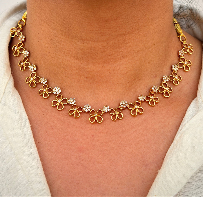 Elegant Floral Choker Necklace Set