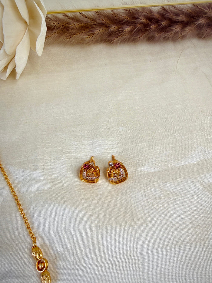Elegant Gold Open Square Floral Pendent Beaded Designer Chain Set