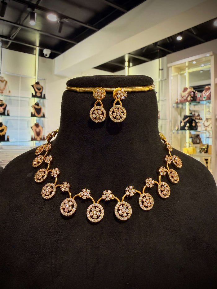 Elegant Round Choker Necklace Set