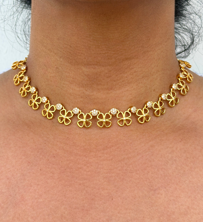Gold necklace with clover-shaped pendants