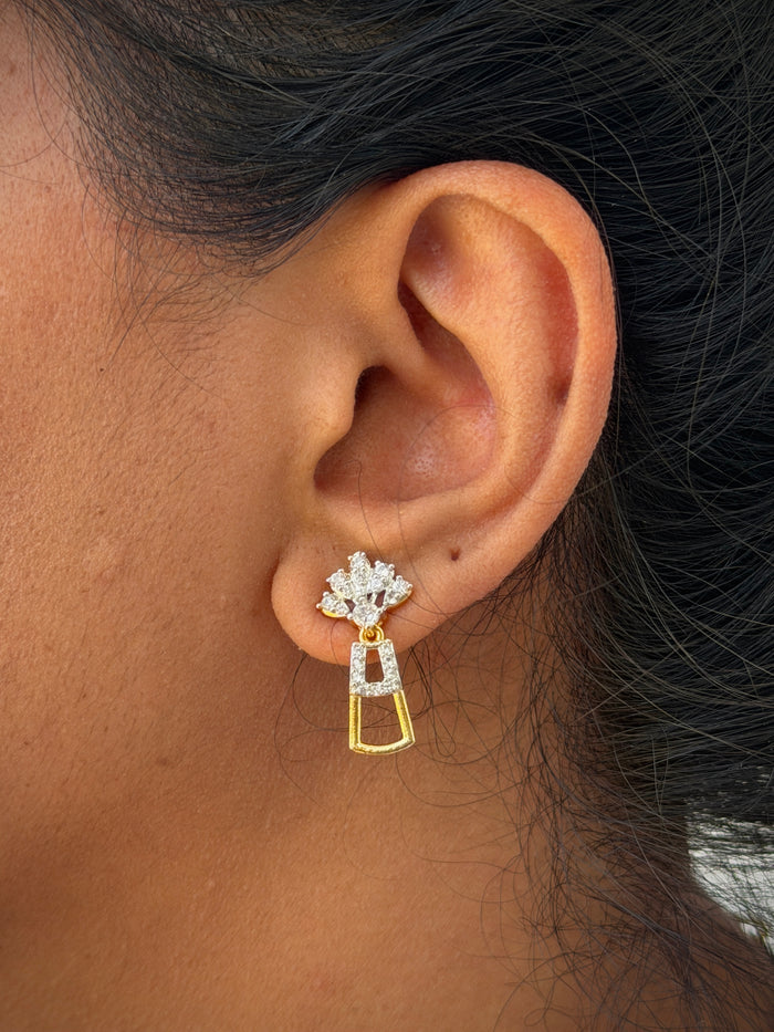 gold and diamond earring.