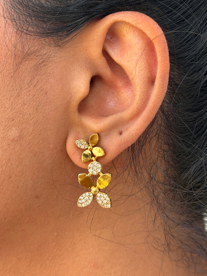 Gold and diamond earring