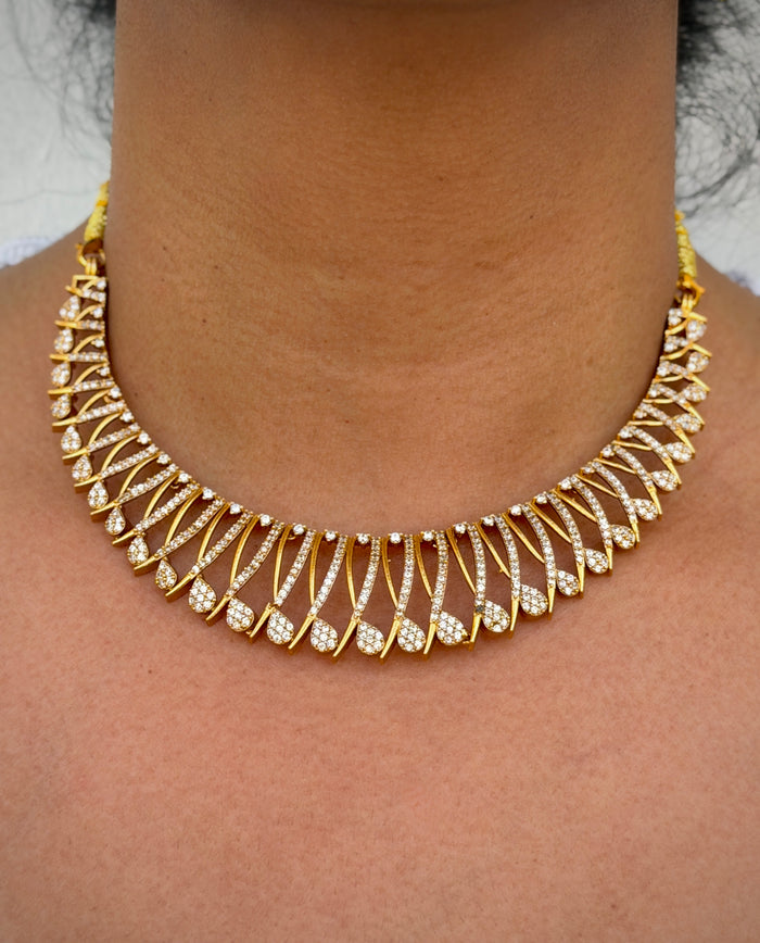 Gold necklace with diamond-like stones