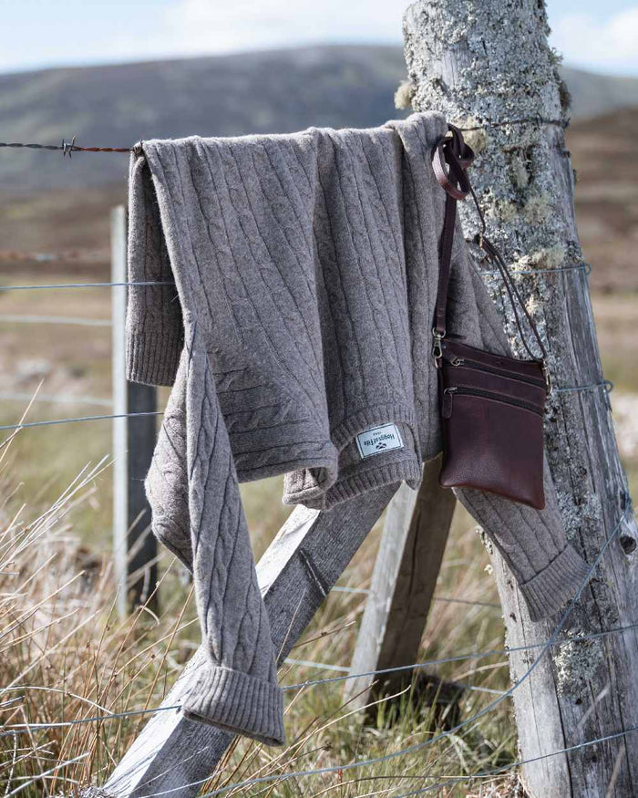 Oatmeal Marl Coloured Hoggs of Fife Mens Jedburgh II Cable Pullover on outdoor background #colour_oatmeal-marl