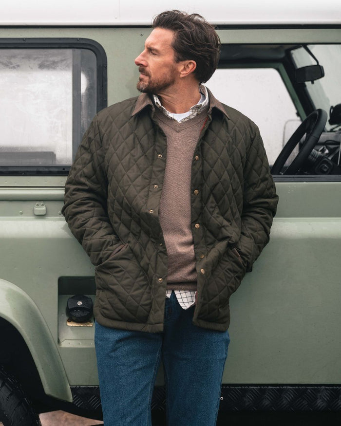 Forest Green Coloured Hoggs of Fife Mens Lochore Quilted Jacket on outdoor background #colour_forest-green
