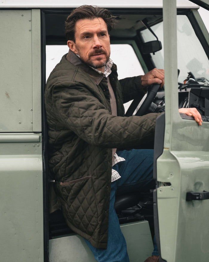Forest Green Coloured Hoggs of Fife Mens Lochore Quilted Jacket on outdoor background #colour_forest-green