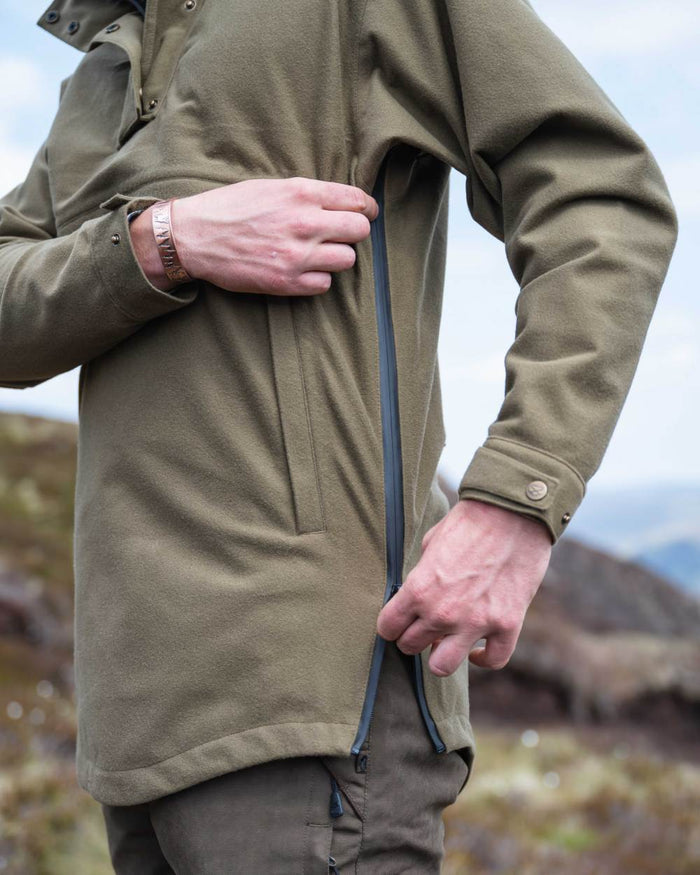 Olive Coloured Hoggs of Fife Mens Torness Trilaminate Waterproof Smock on sky background #colour_olive