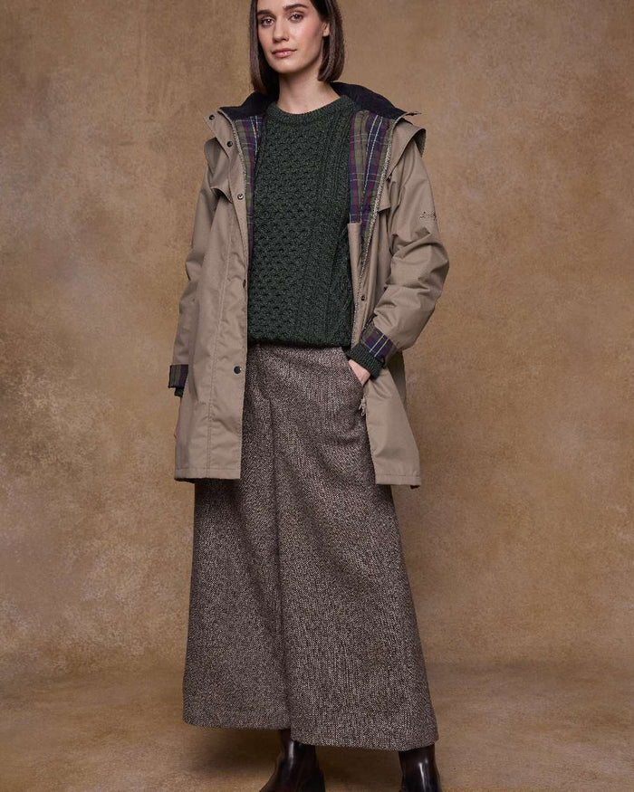 Chinchilla Coloured Jack Murphy Womens Dingle Waterproof Jacket on indoor background #colour_chinchilla