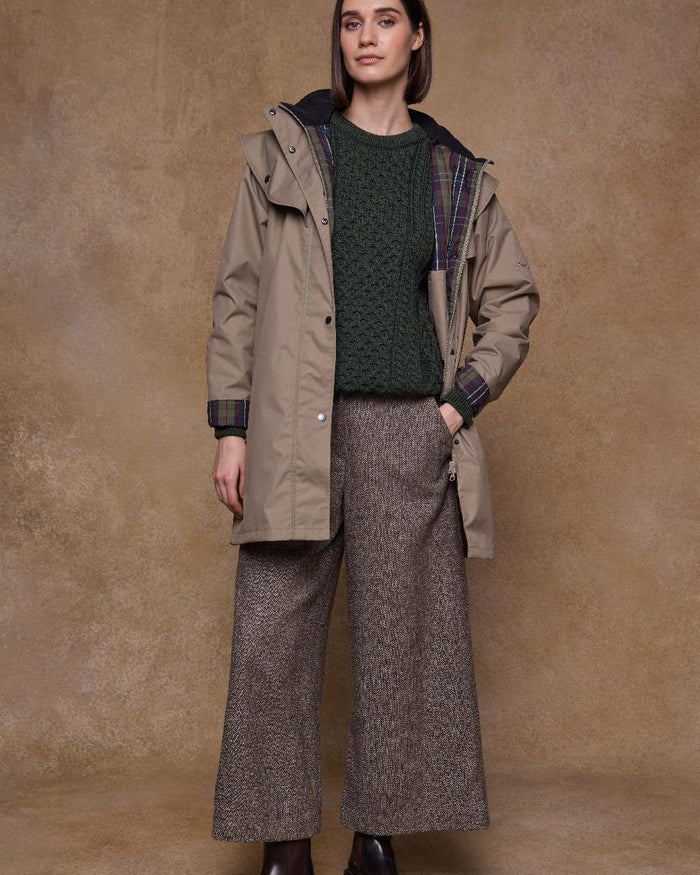 Chinchilla Coloured Jack Murphy Womens Dingle Waterproof Jacket on indoor background #colour_chinchilla