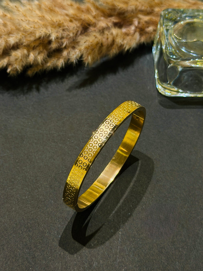 Gold bracelet