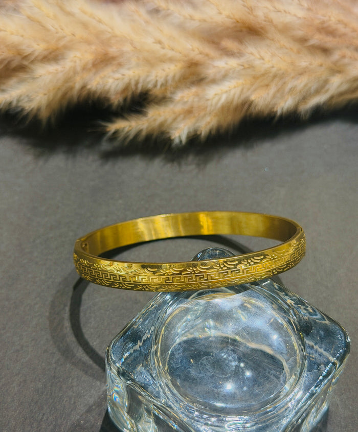Gold bracelet