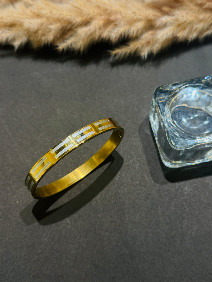 Gold bracelet