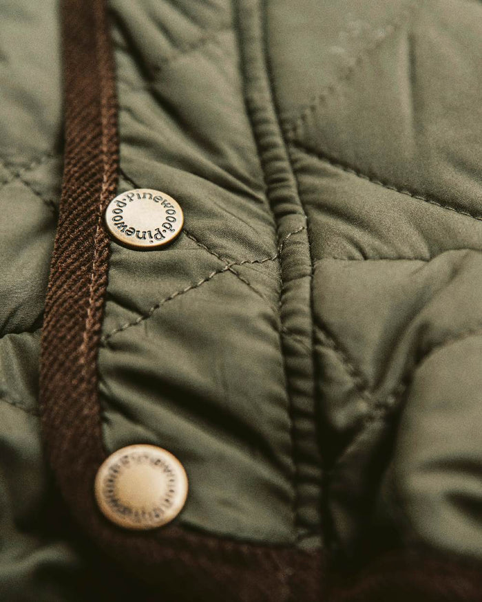 Moss Green Coloured Pinewood Womens Nydala Classic Quilt Jacket on outdoor background #colour_moss-green