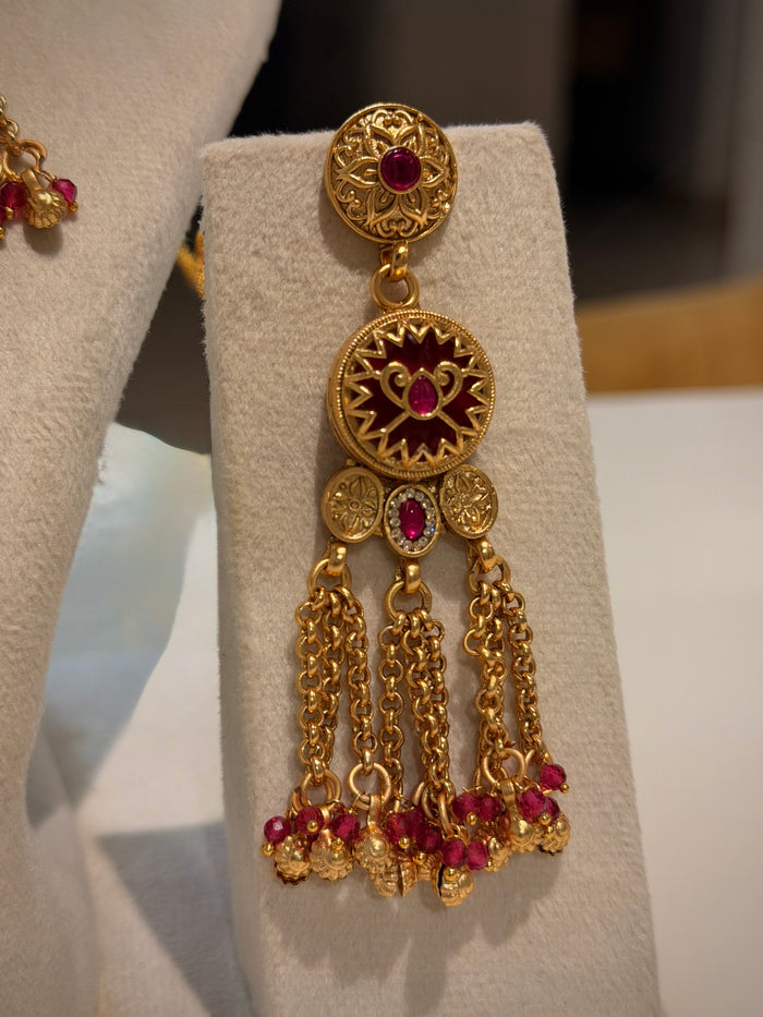 Rajwadi Red Stone Gungroo Choker Necklace Set