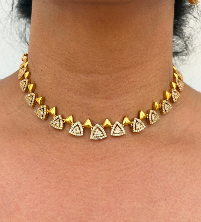 gold neklace with white stone
