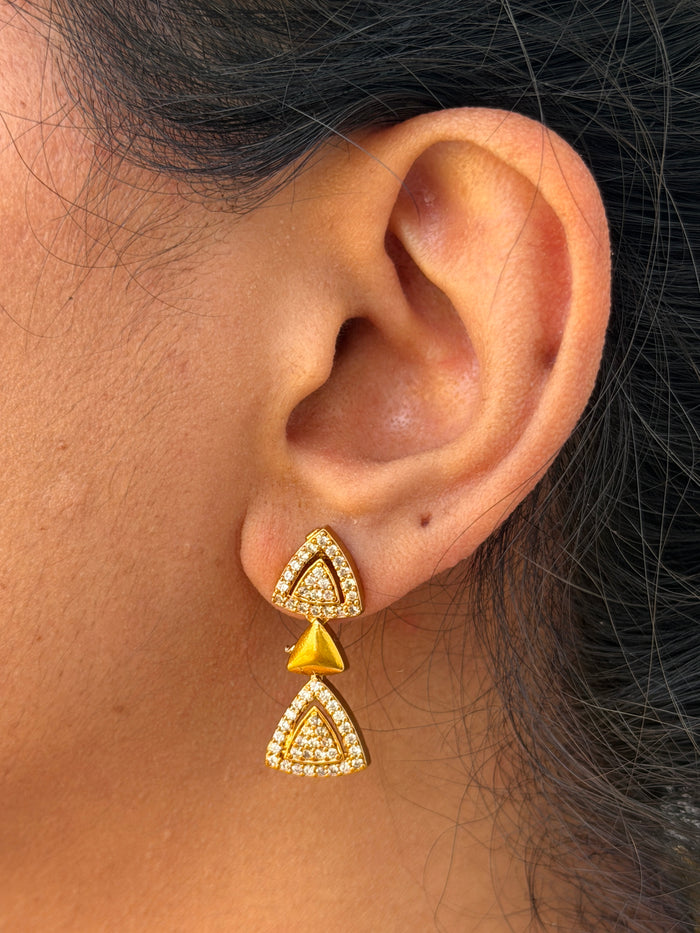 ear wear gold earring with white stone