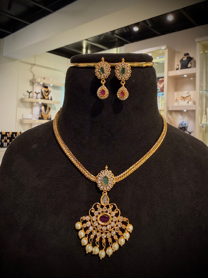 Ruby‑Green Pearl Fan Necklace Set
