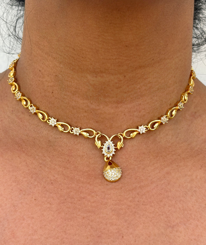 Gold necklace with diamond pendants